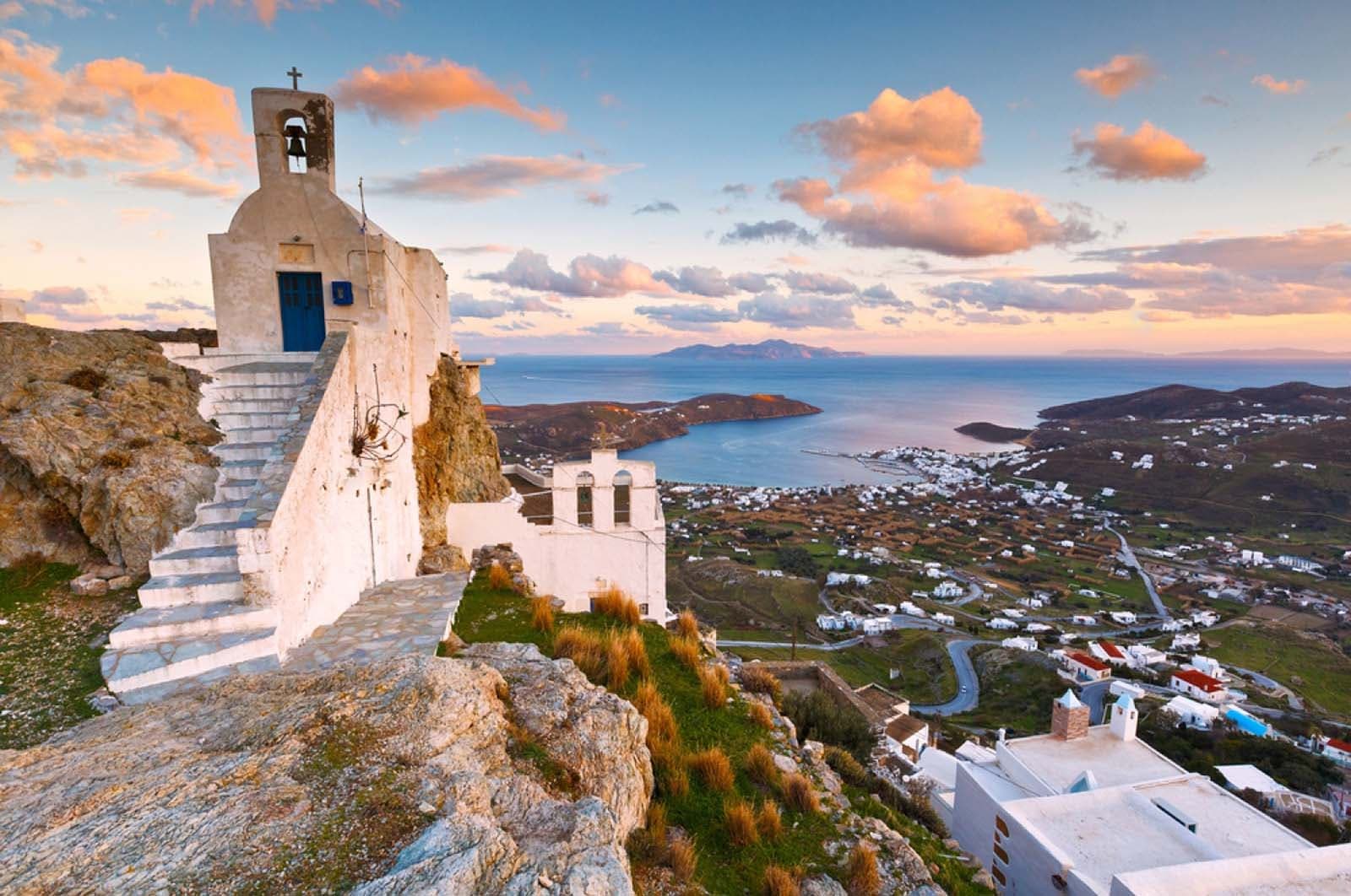Les îles Grecques à explorer depuis Santorin en ferry – Comparaison