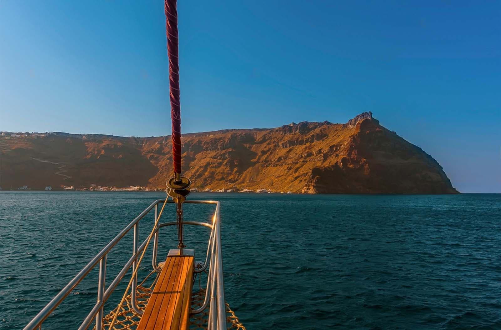 Les îles Grecques à explorer depuis Santorin en ferry – Comparaison