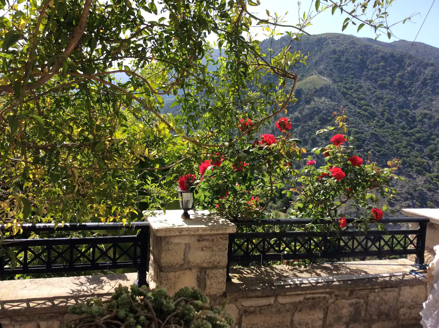 Argiroupoli village crete — Le village enchanteur d’Argiroupoli – Une Oasis en Crète