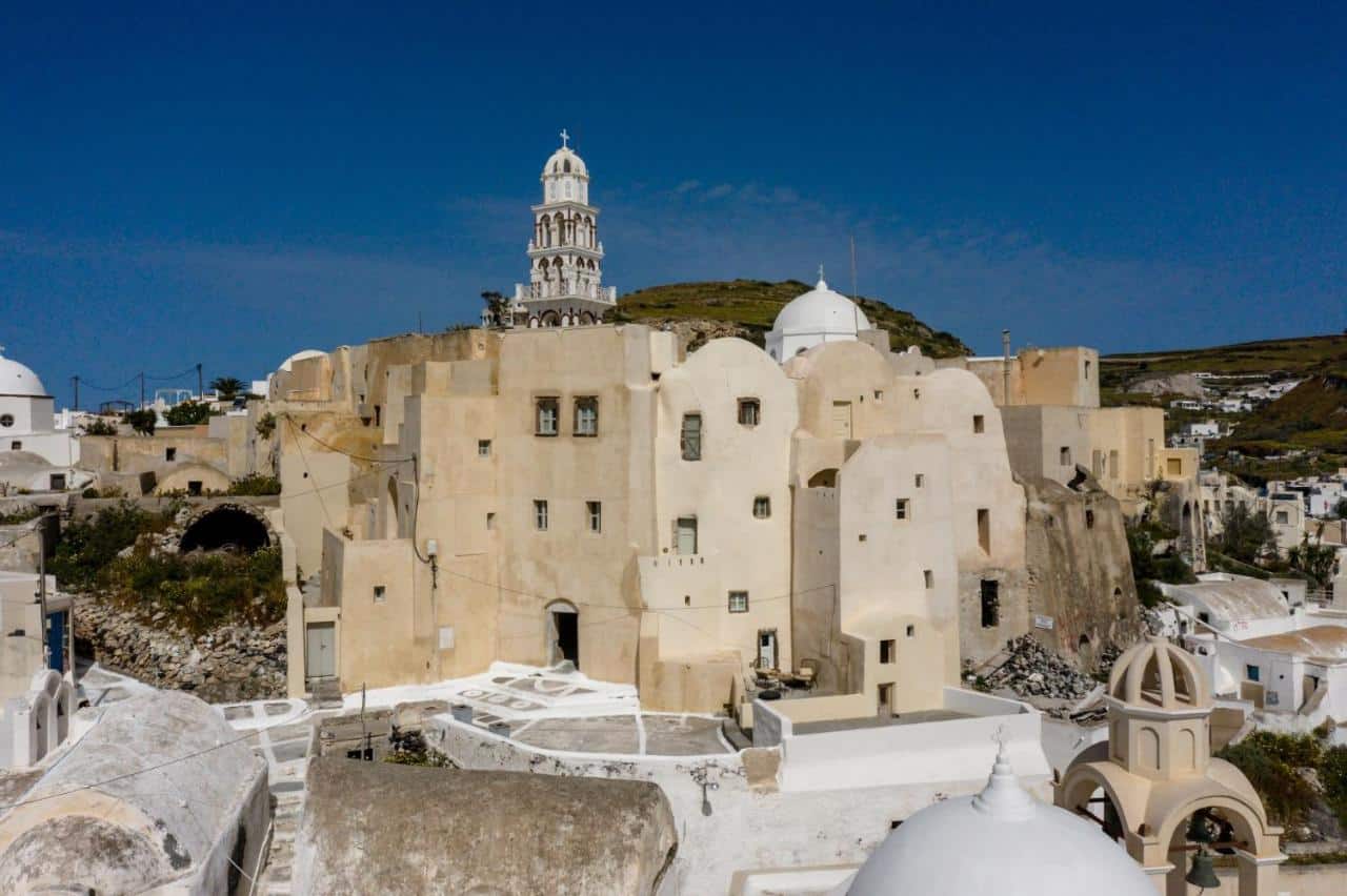 Explorez tous les villages de Santorin
