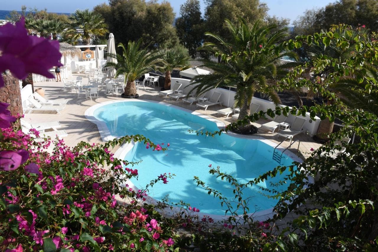 Explorez tous les villages de Santorin