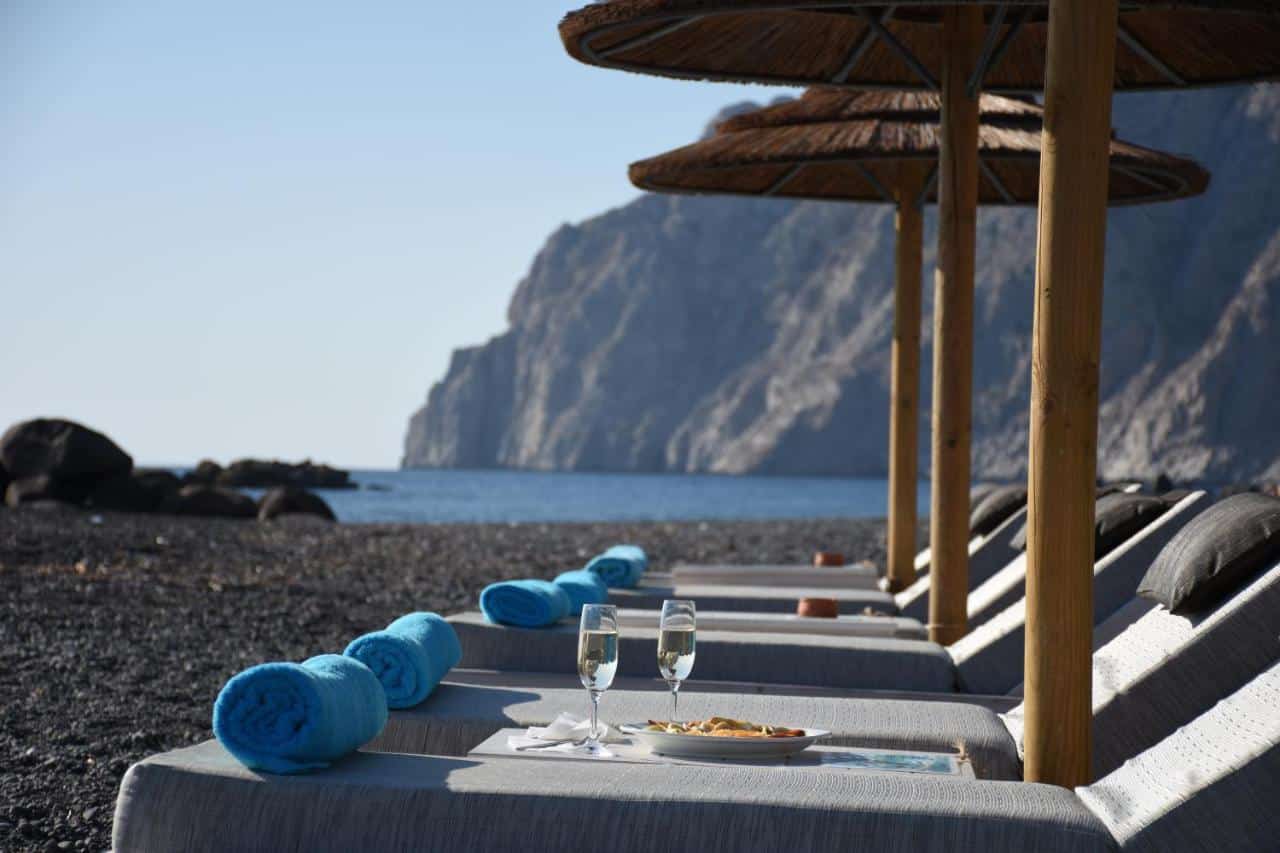 Explorez tous les villages de Santorin