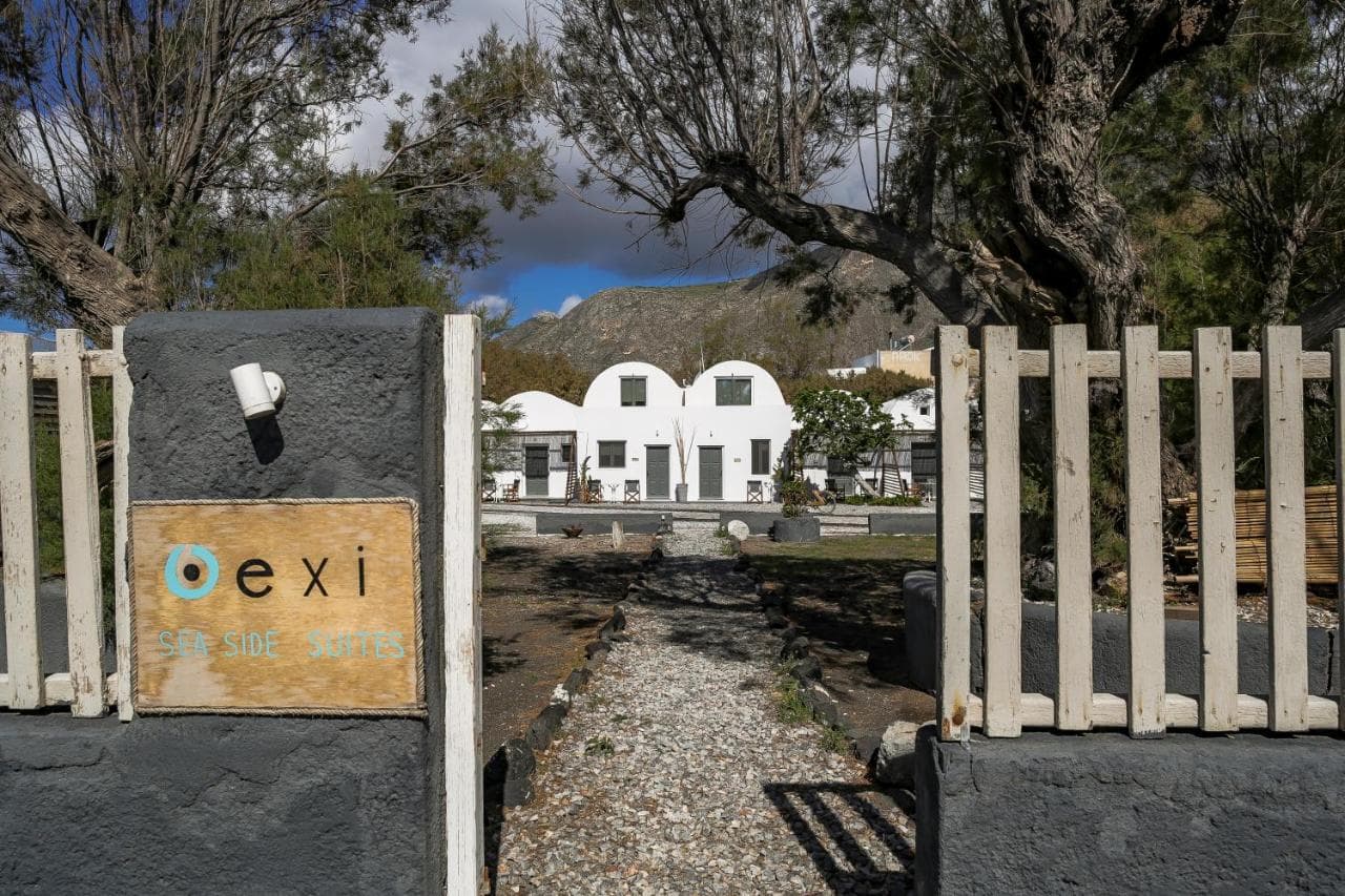 Explorez tous les villages de Santorin