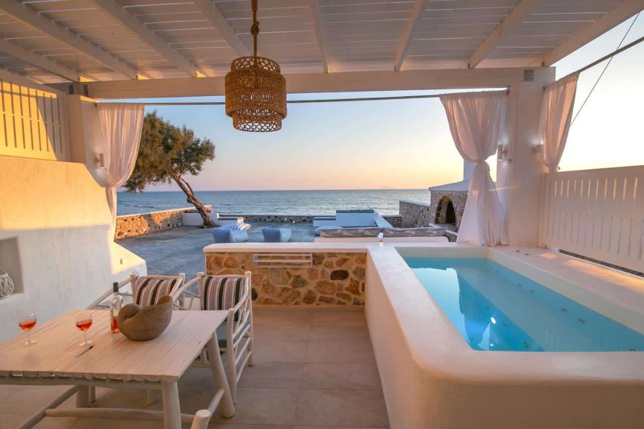Explorez tous les villages de Santorin