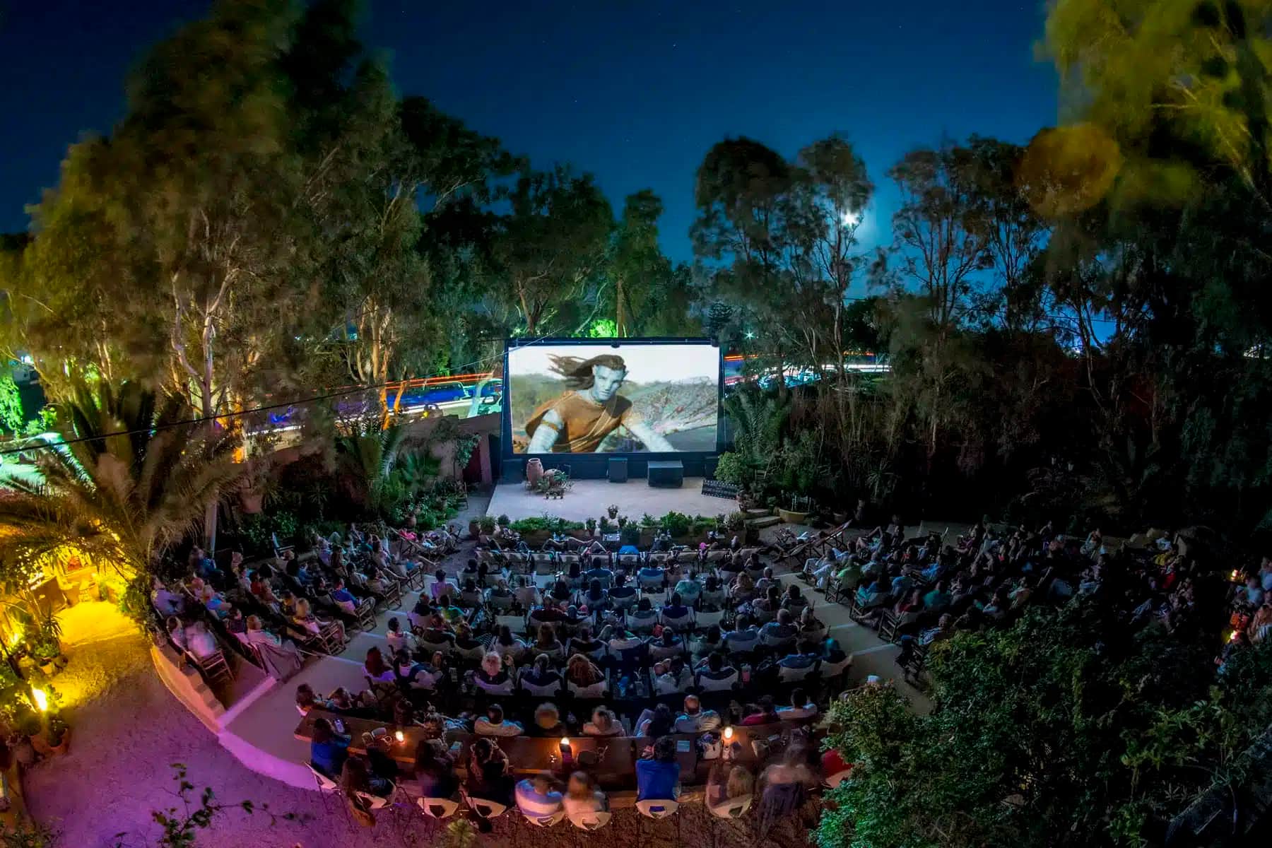 Cine Kamari – Cinéma en plein Air de Santorin