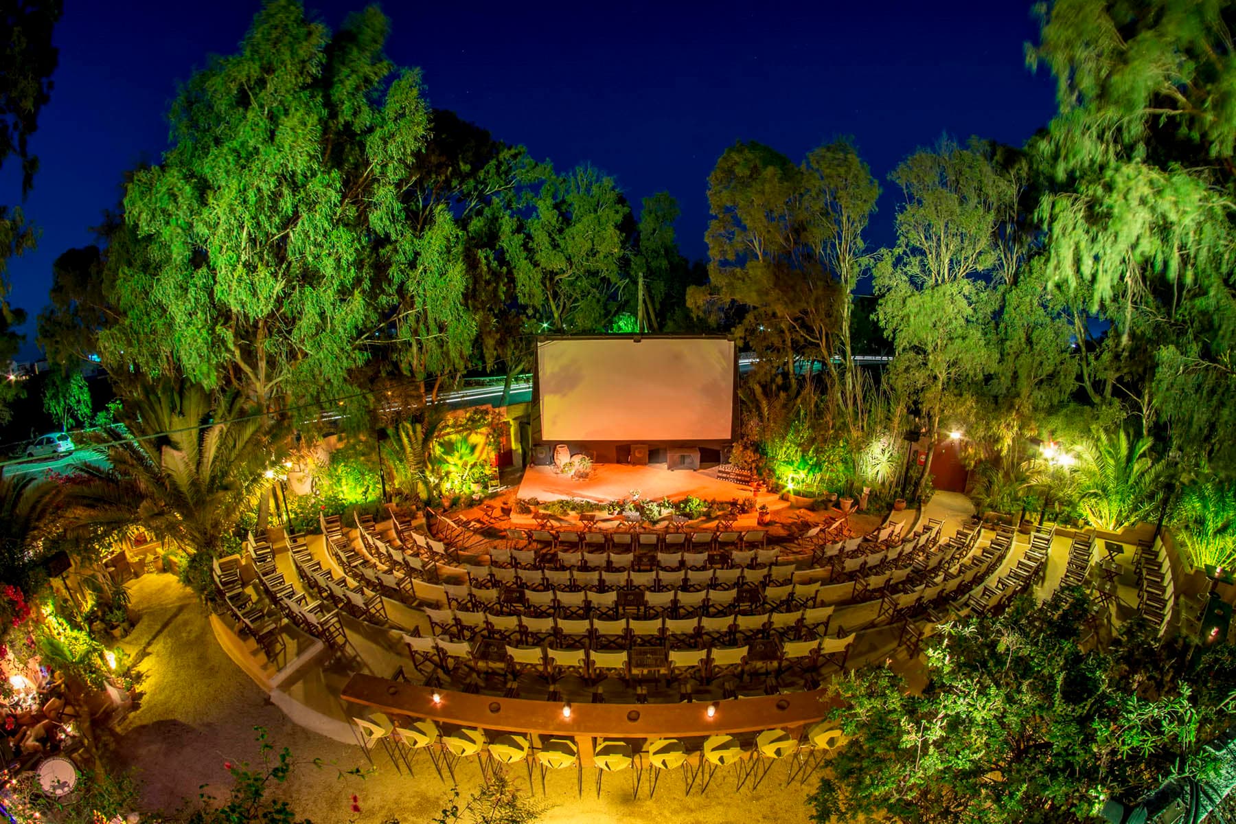 Cine Kamari – Cinéma en plein Air de Santorin