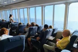 Intérieur des ferries de la Crète à Santorin