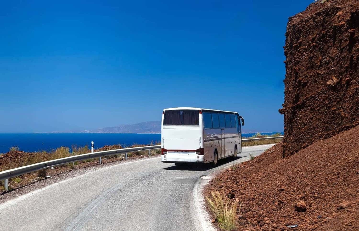 Transferts de l’aéroport de Santorin – bus, taxi, voiture