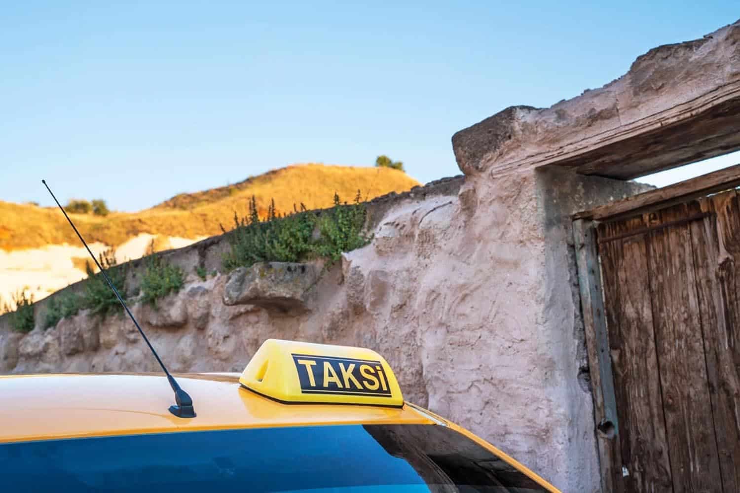 Transferts de l’aéroport de Santorin – bus, taxi, voiture