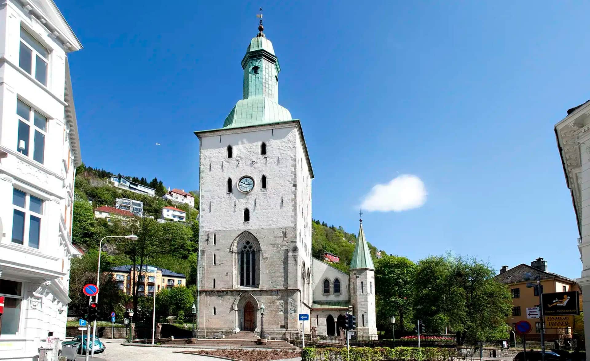 La cathédrale de Bergen, joyau historique de la ville hanseatique