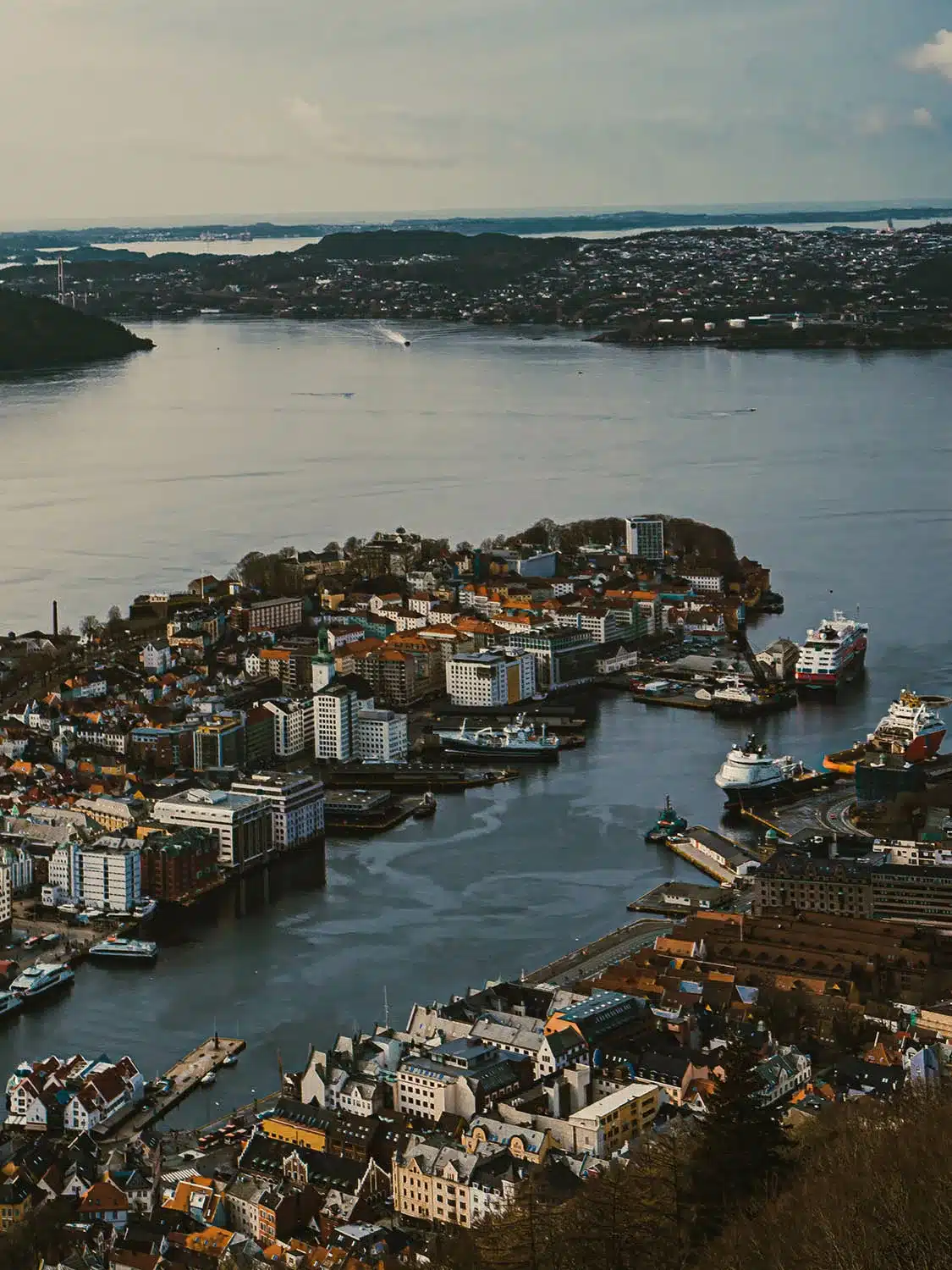 La cathédrale de Bergen, joyau historique de la ville hanseatique