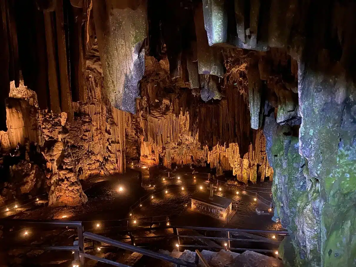 La cave de Melidoni est facile d'accès