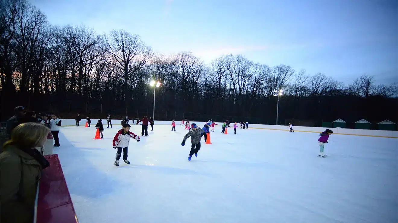 Où faire du patin à glace à New York : les 14 meilleurs endroits