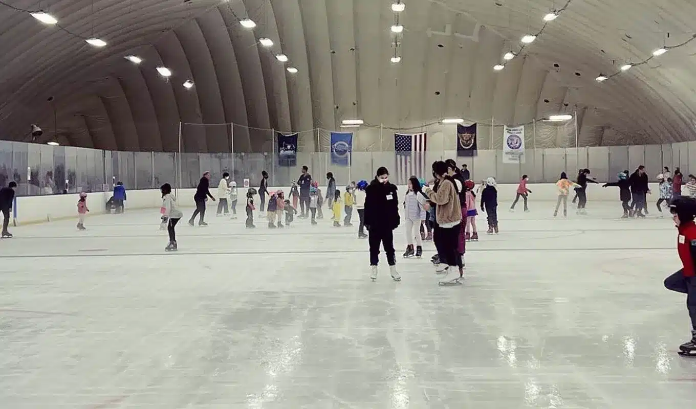 Où faire du patin à glace à New York : les 14 meilleurs endroits