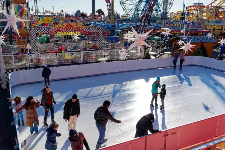 Où faire du patin à glace à New York : les 14 meilleurs endroits