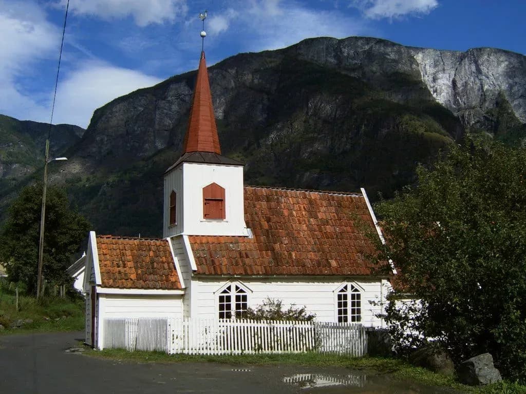 Visiter Undredal Stave Church : une église médiévale dans les fjords norvégiens