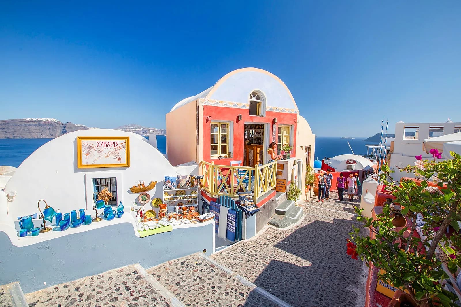 Boutiques artisanales dans les ruelles d’Imerovigli