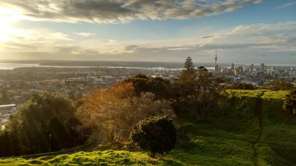 Visiter la Sky Tower d’Auckland : expérience panoramique à haute altitude