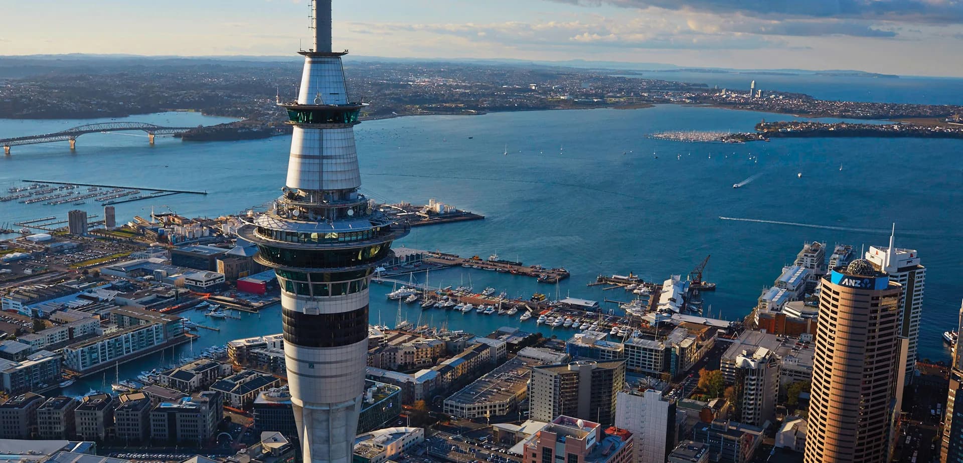 Visiter la Sky Tower d’Auckland : expérience panoramique à haute altitude