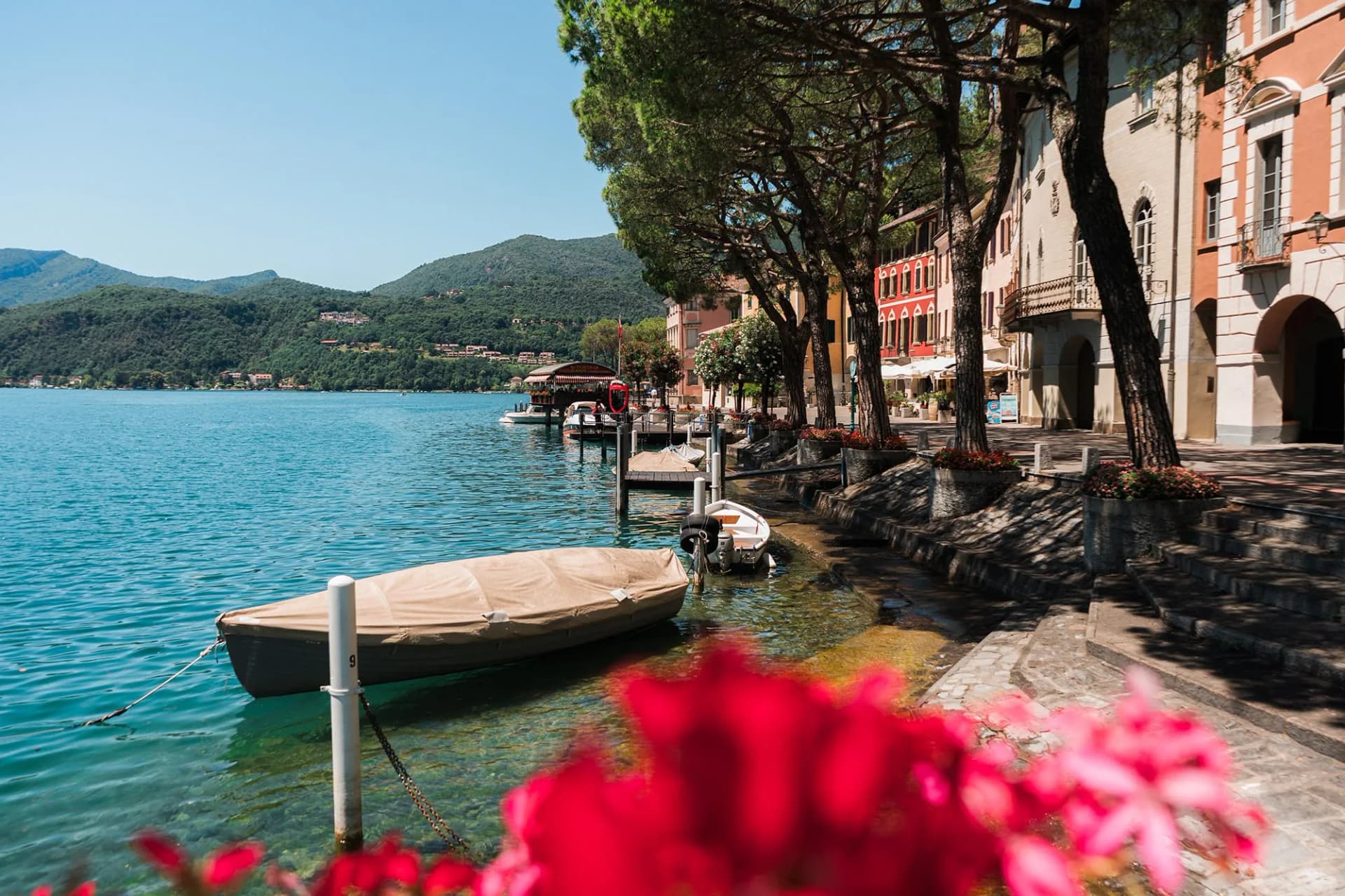 Le superbe village de Morcote, au bord du lac de Lugano