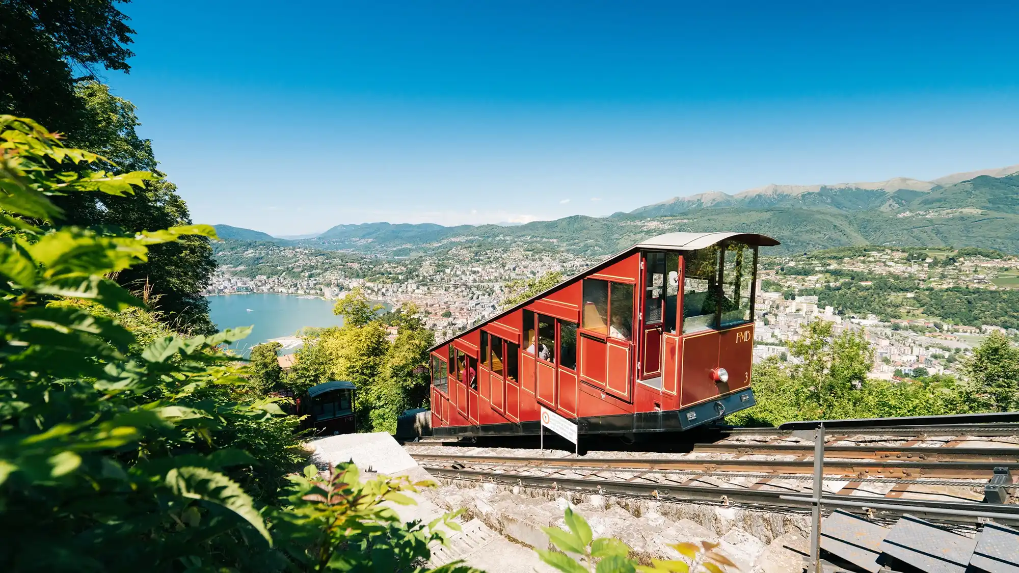 Le funiculaire pour le Mont Brè