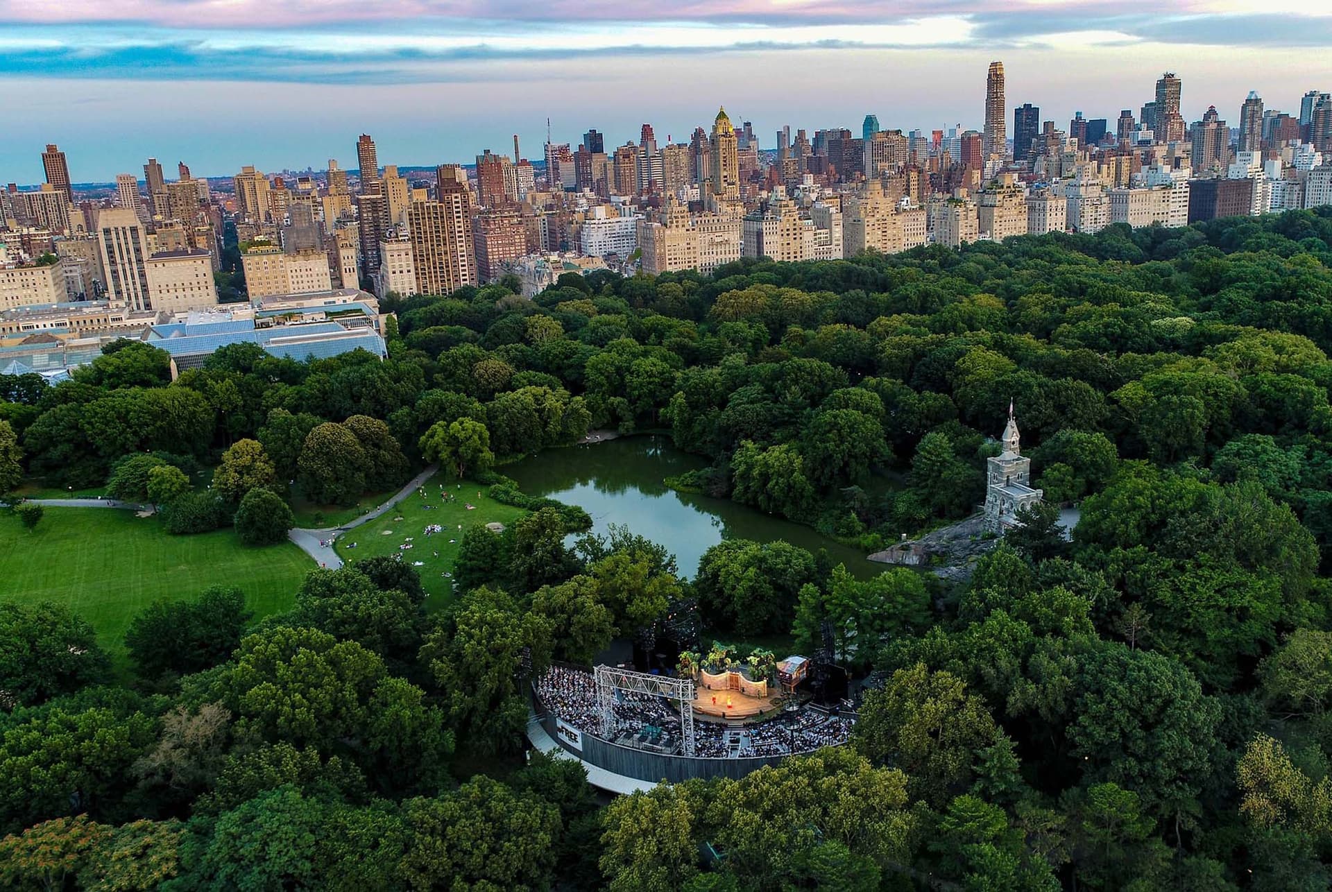 Découvrez le Delacorte Theater au cœur de Central Park