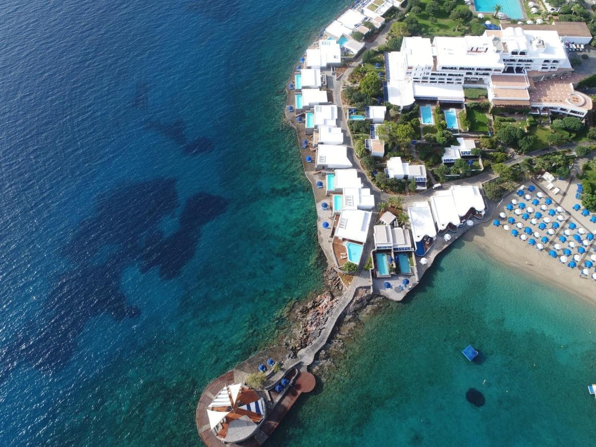 Meilleurs hotels crete vue mer elounda beachfront hotel — Top 10 des Meilleurs hôtels en bord de mer en Crete : Luxe et Détente au Paradis