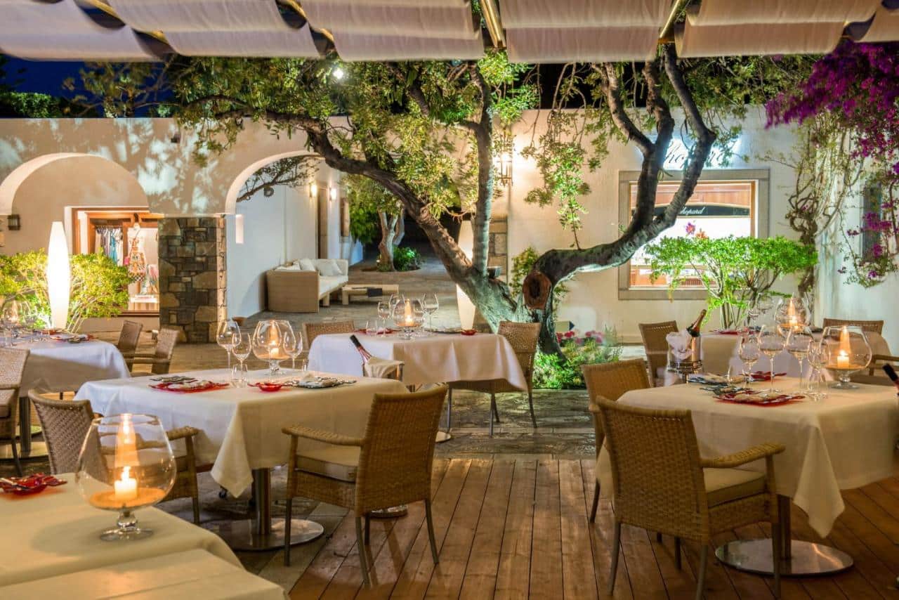 Meilleurs hotels crete vue mer elounda beachfront hotel — Top 10 des Meilleurs hôtels en bord de mer en Crete : Luxe et Détente au Paradis