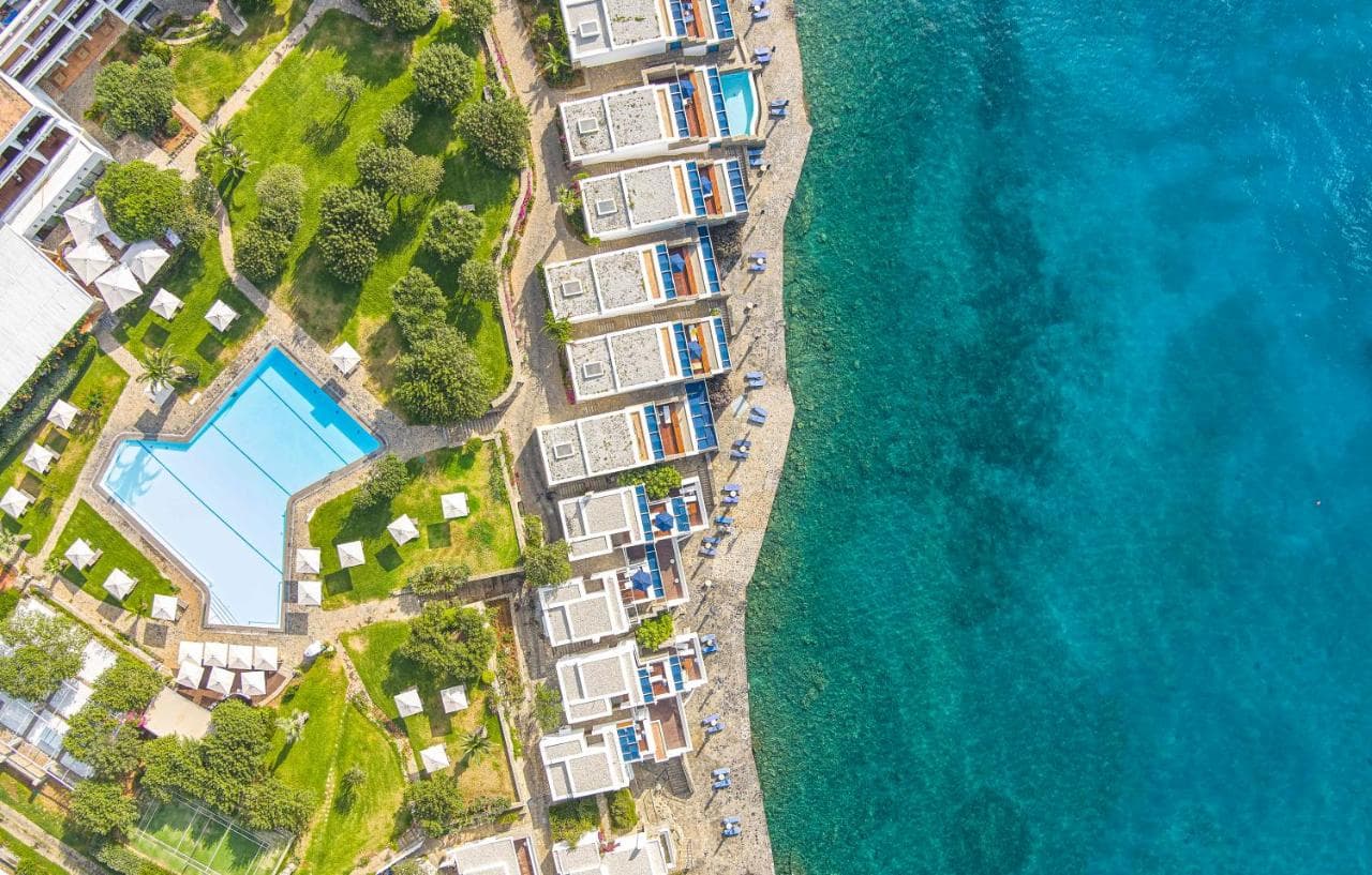 Meilleurs hotels crete vue mer elounda beachfront hotel — Top 10 des Meilleurs hôtels en bord de mer en Crete : Luxe et Détente au Paradis