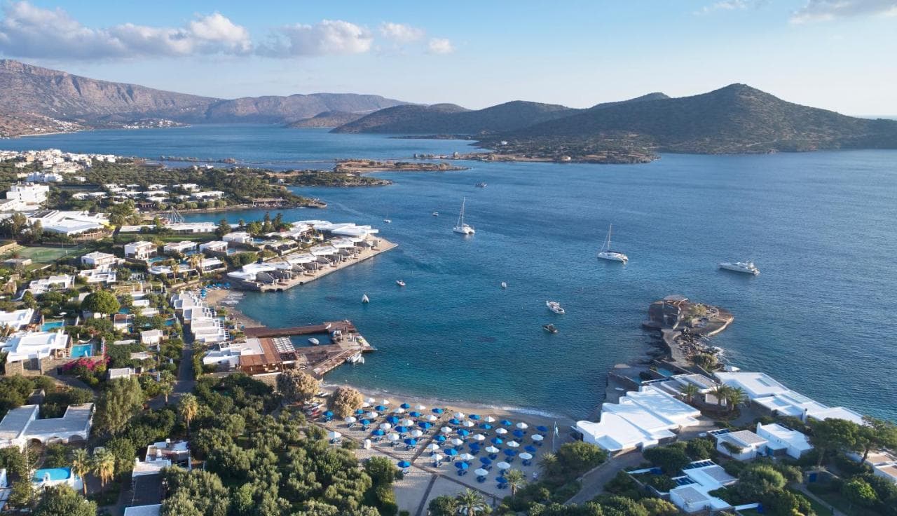 Meilleurs hotels crete vue mer elounda beachfront hotel — Top 10 des Meilleurs hôtels en bord de mer en Crete : Luxe et Détente au Paradis