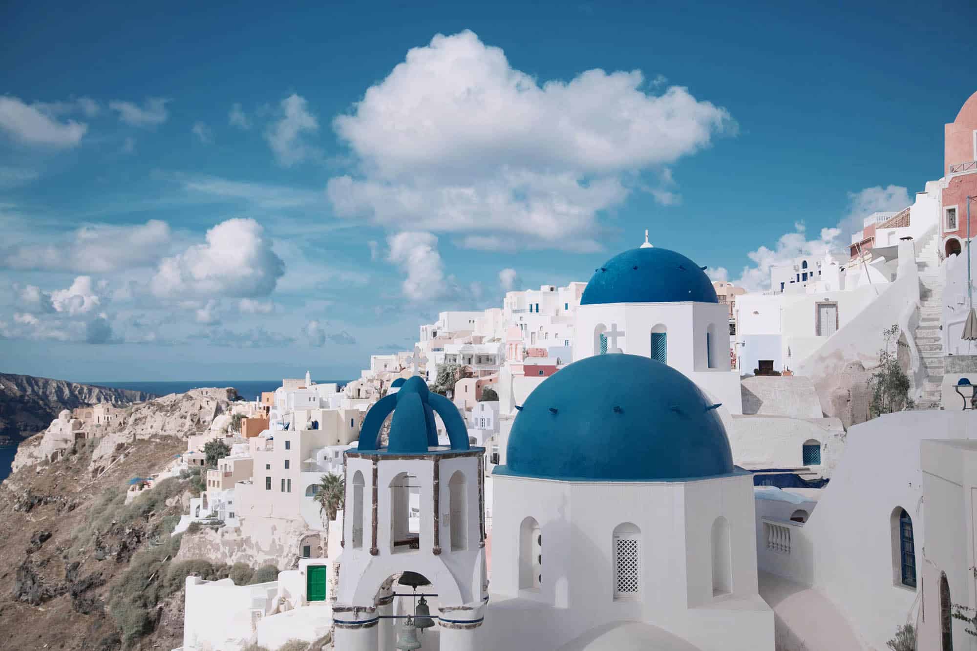 Visiting Santorini in July: The Ultimate Guide — Greece, guide de voyage Âme Bohème