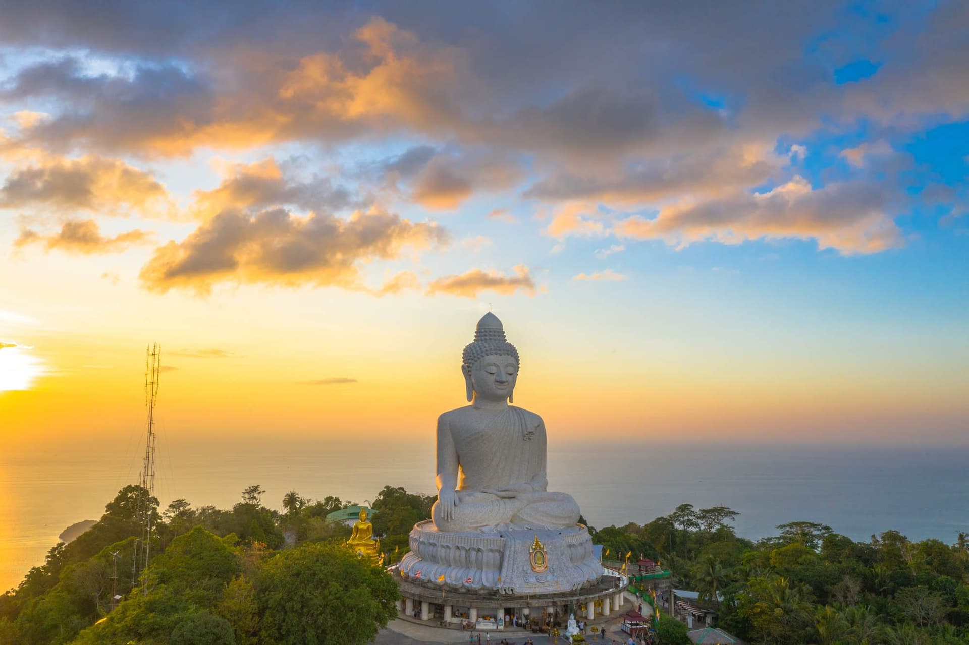 Le grand Bouddha de Phuket à une belle histoire