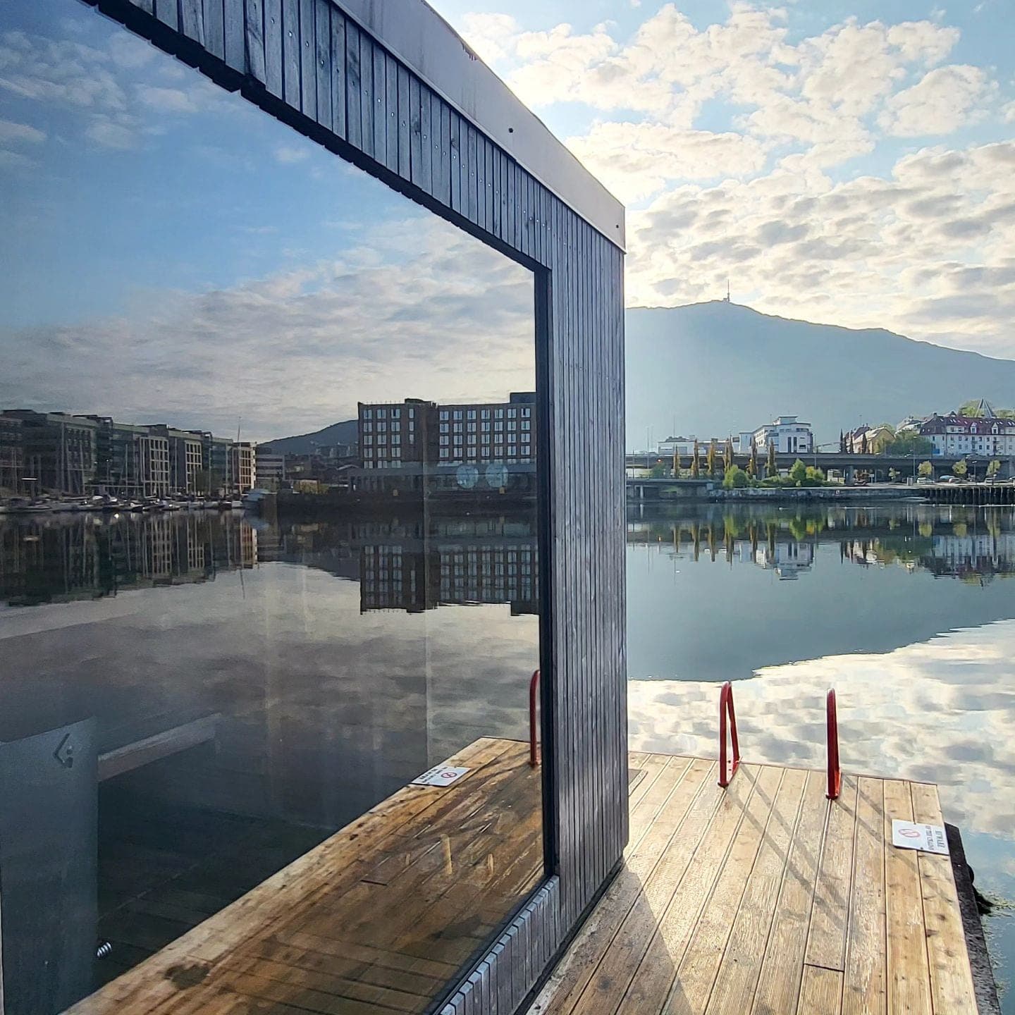 Heit Bergen Sauna : L’expérience ultime du sauna et de la baignade à Bergen