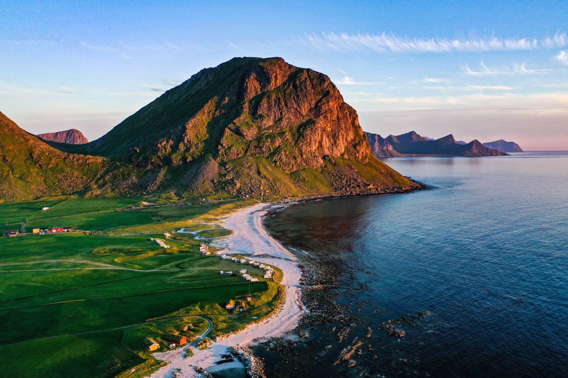 Explorer Uttakleiv Beach dans les Lofoten