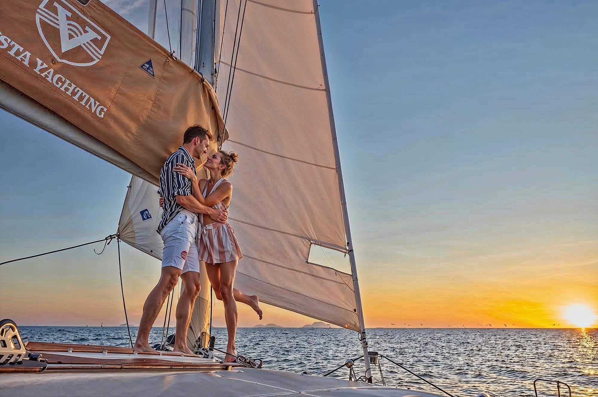 Expérience maritime premium à bord du catamaran Santorini Gold — Vue 5