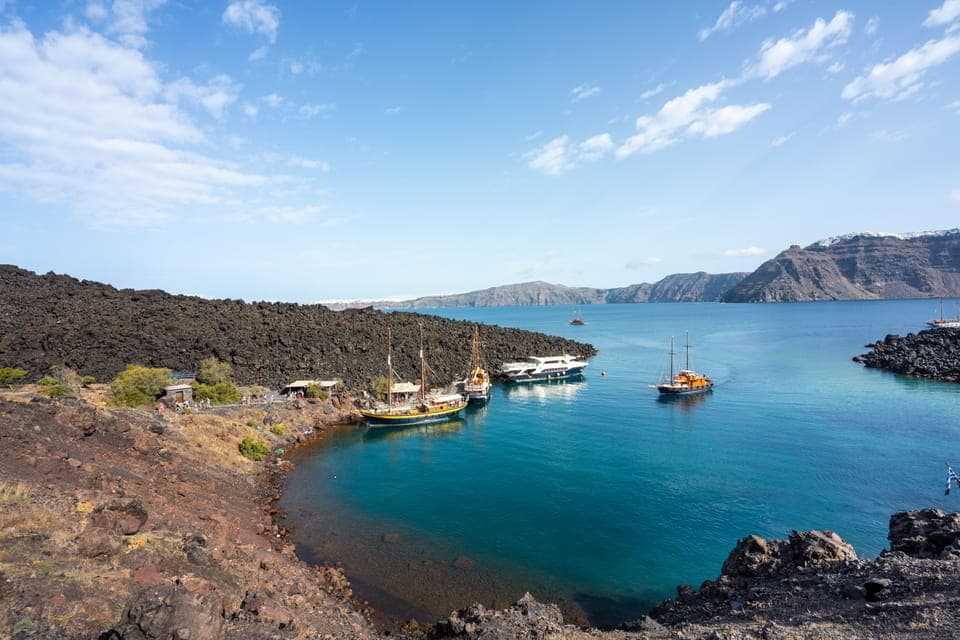 Croisière dans les îles volcaniques de Santorin avec visite des sources thermales — Vue 1