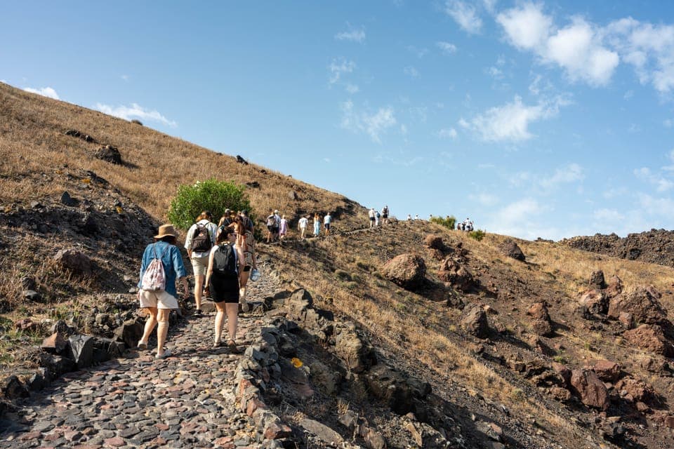 Croisière dans les îles volcaniques de Santorin avec visite des sources thermales — Vue 2