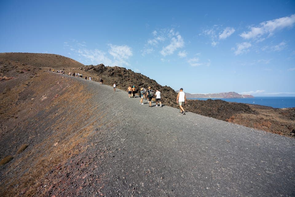 Croisière dans les îles volcaniques de Santorin avec visite des sources thermales — Vue 5