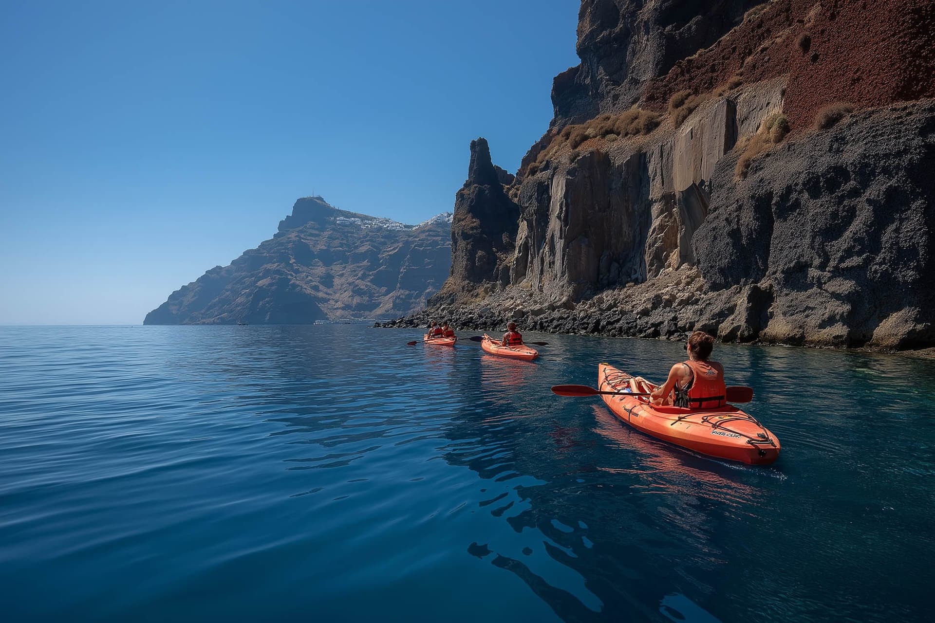 Pagayez vers les trésors cachés de la côte sud de Santorin — Grèce, guide de voyage Âme Bohème