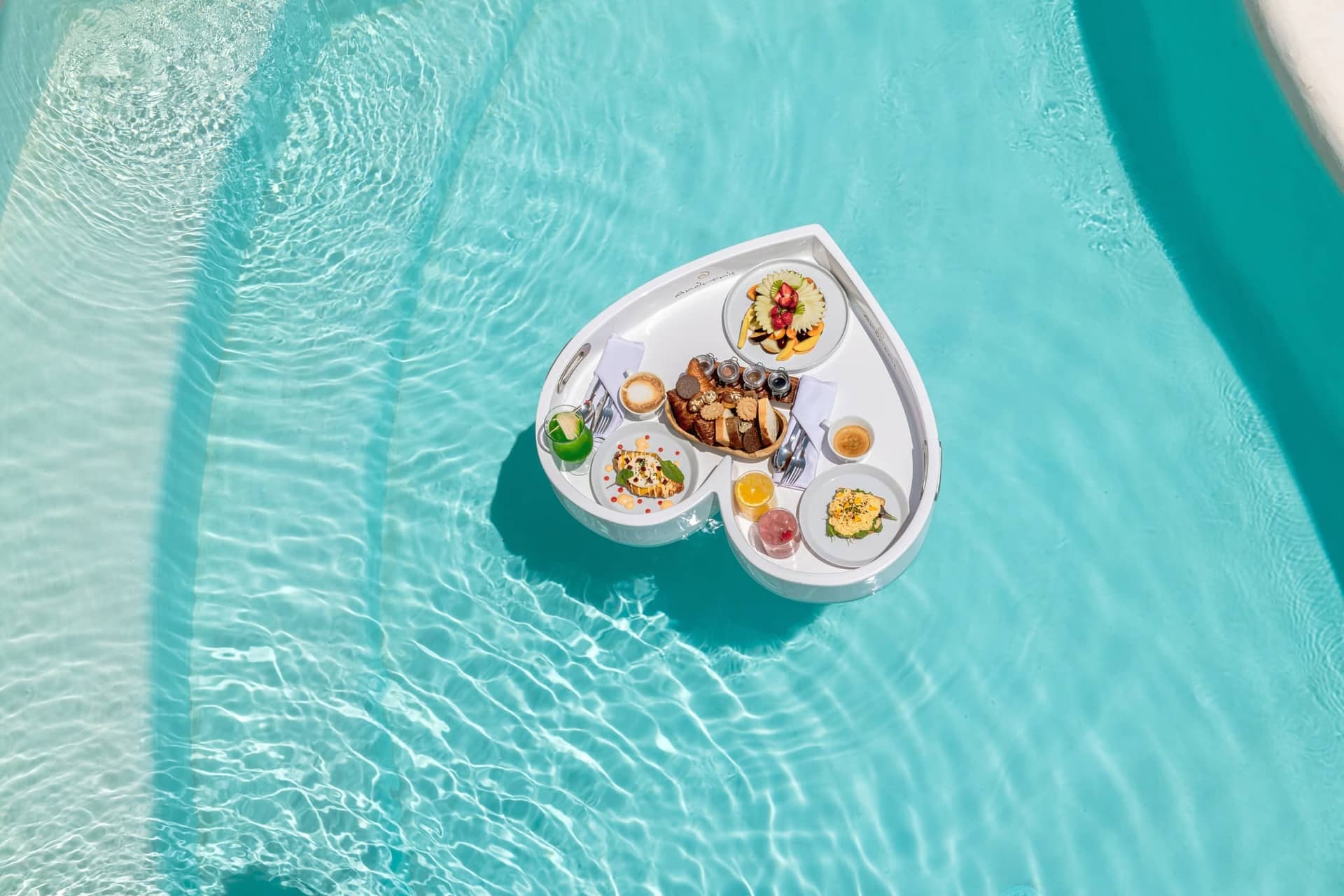 Andronis Luxury Suites Santorin — Grèce, guide de voyage Âme Bohème