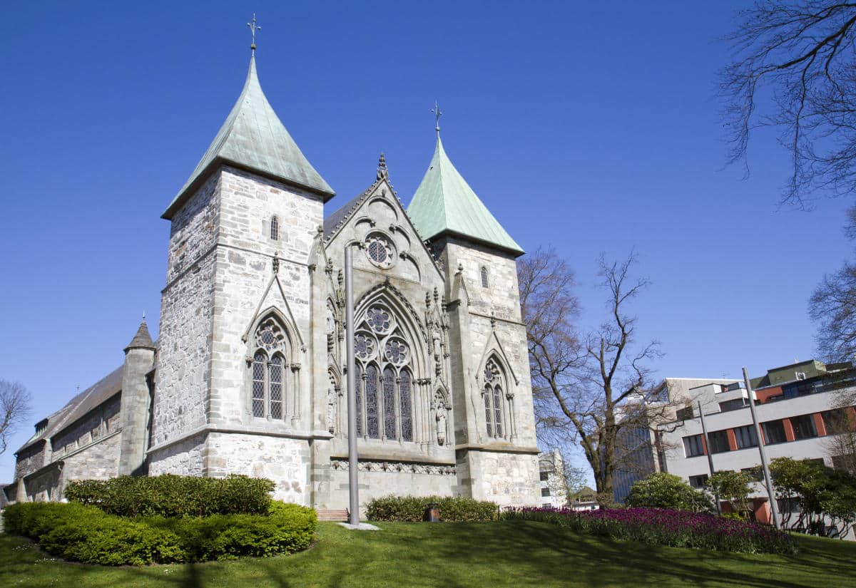 La Cathédrale de Stavanger : Un Trésor Architectural — Norvège, guide de voyage Âme Bohème