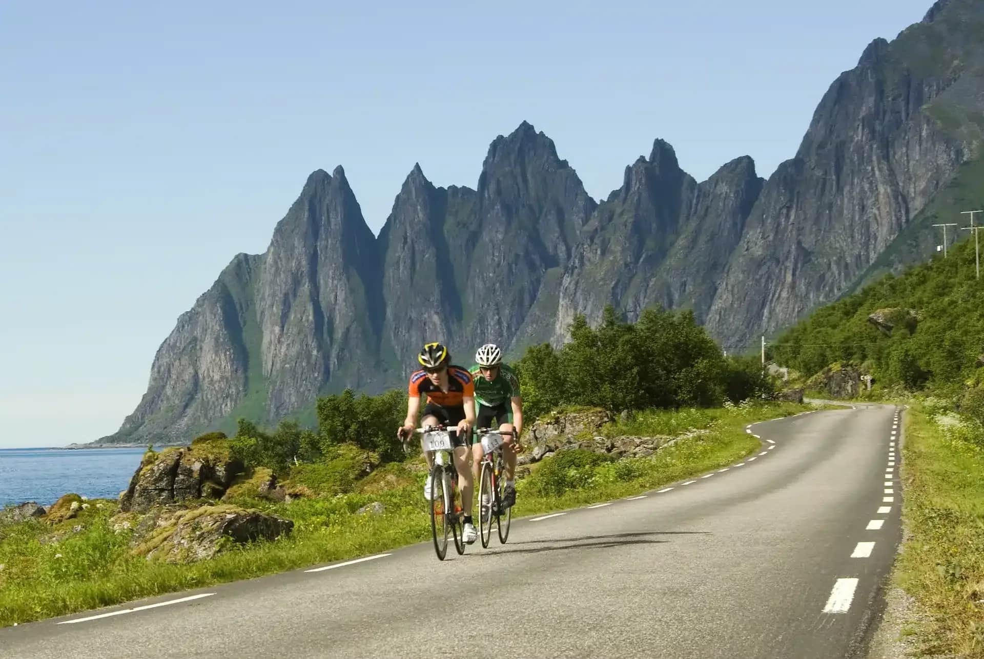 La Route Scénique de Senja : Une Odyssée Norvégienne Époustouflante 🇳🇴