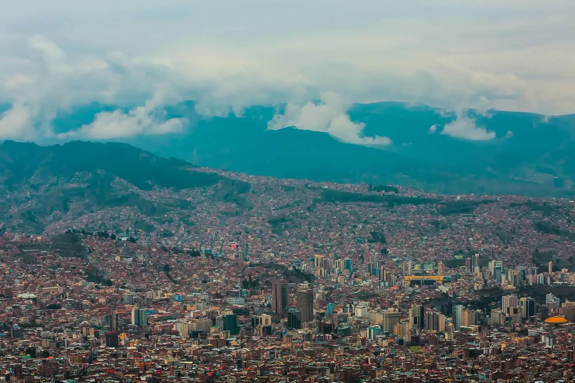 Les 8 plus hautes villes du monde : une expérience inoubliable dans les nuages ☁️