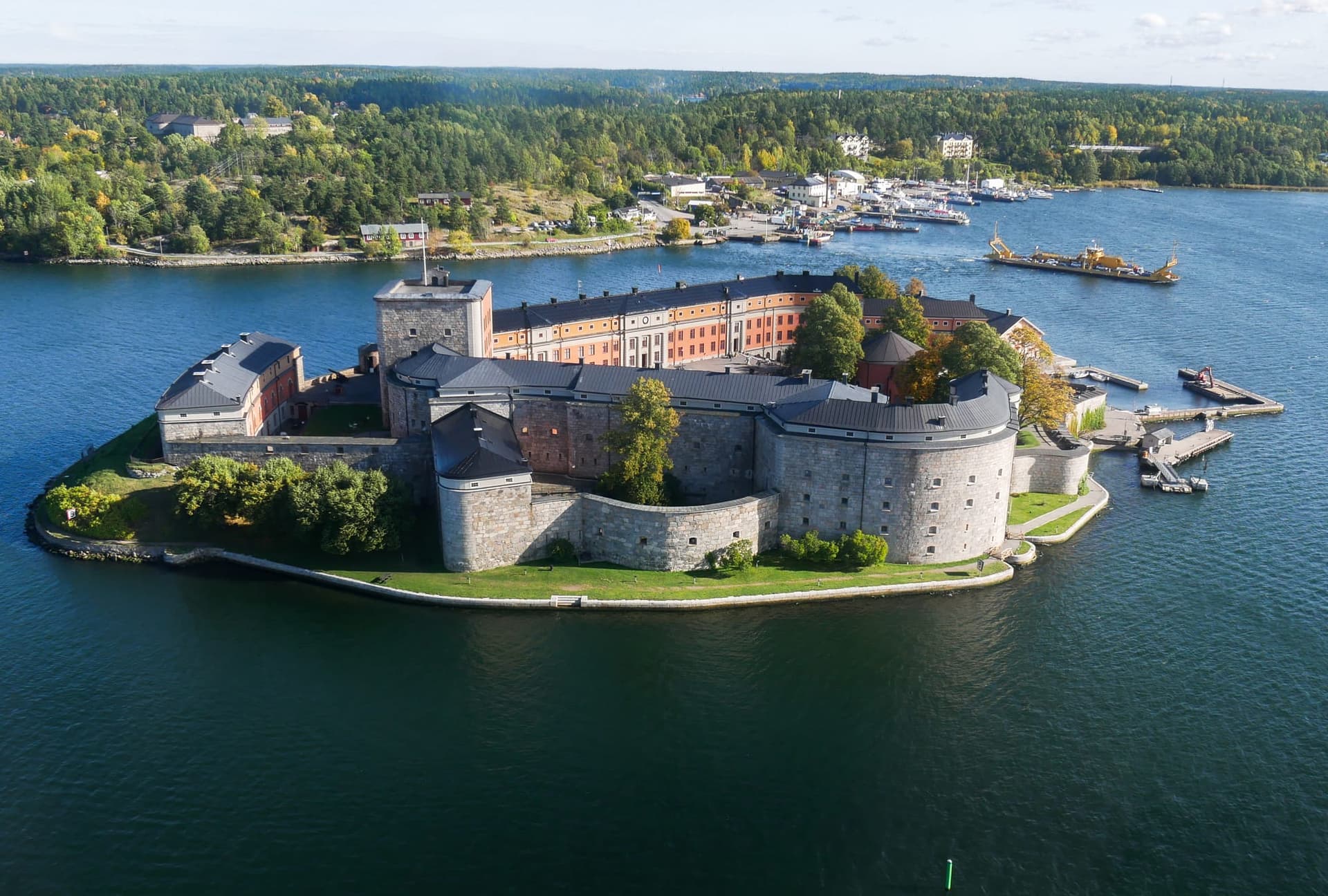 Le village de Vaxholm et sa forteresse