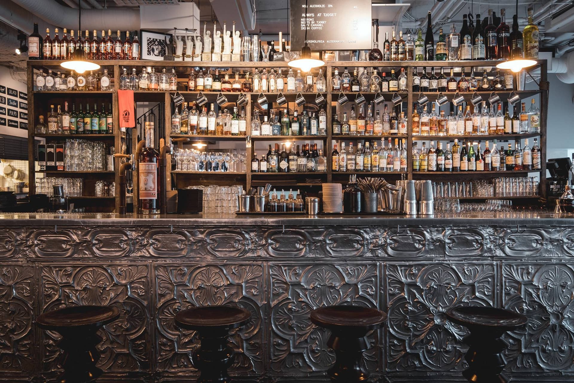 Le bar de Tjoget, un bar à cocktail festif à Stockholm