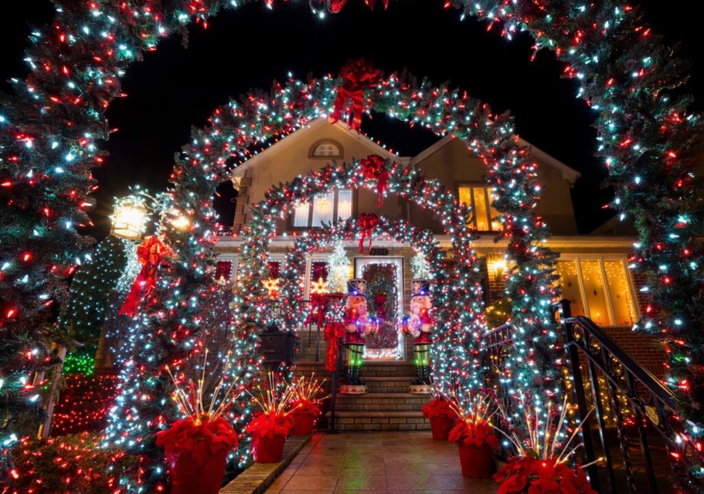 Découvrez les magnifiques décorations de Dyker Heights à New York