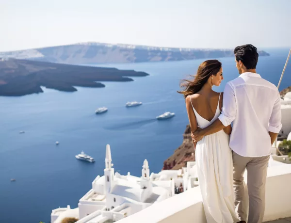 Voyage romantique en couple à Santorin