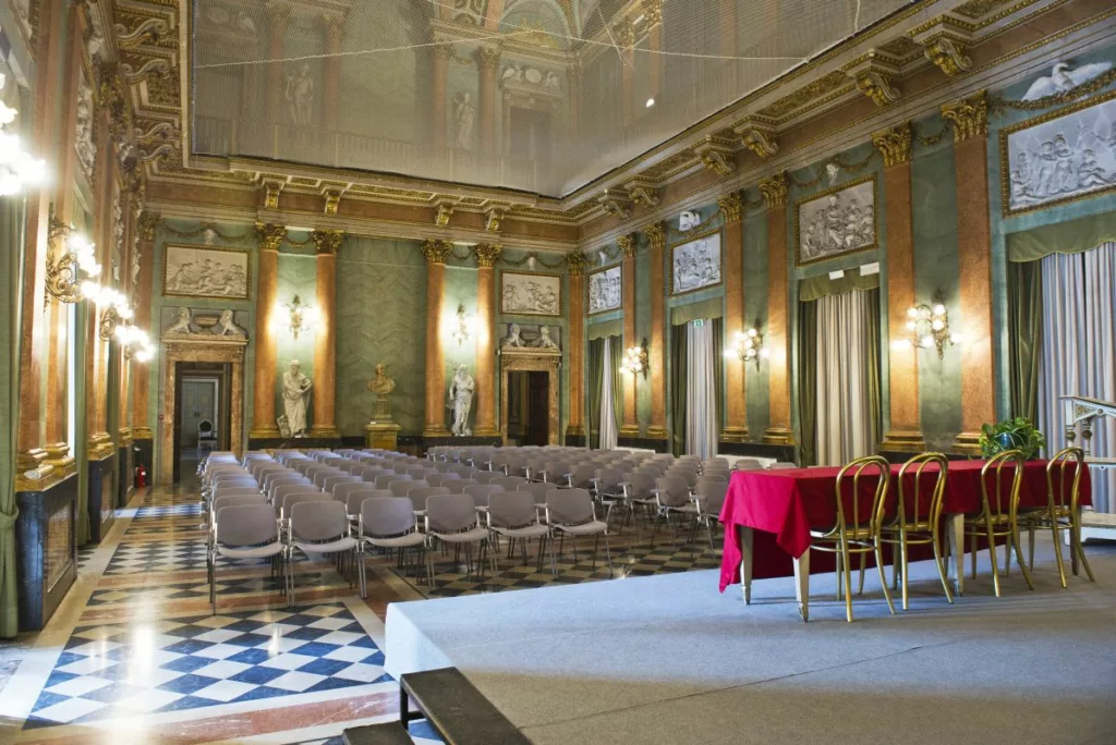 Une salle de réception de la villa Olmo