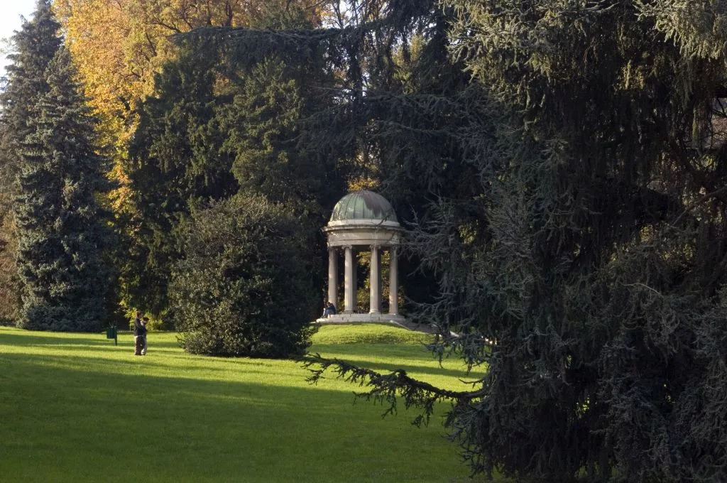 Le parc derrière la Villa Olmo au lac de Come