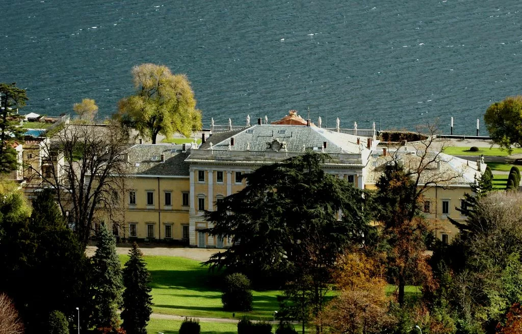 Le parc derrière la Villa Olmo au lac de Come